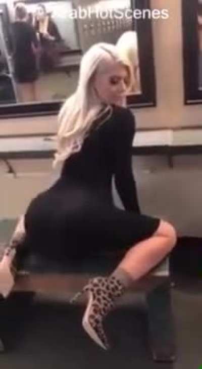 Como mueve el culo Alexa Bliss💕👀