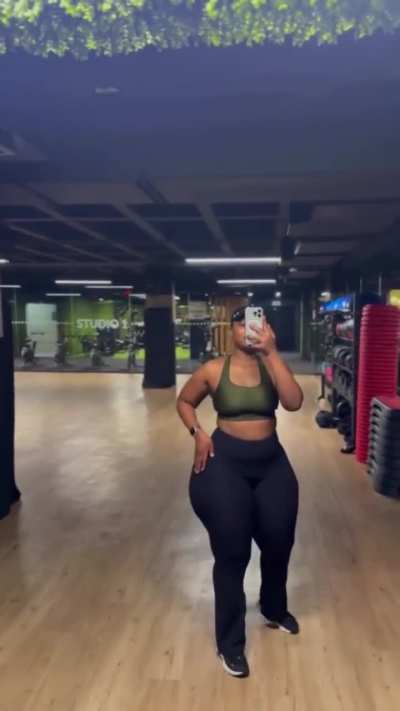 look at those thighs 🤤 [Zenani]