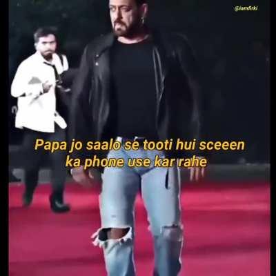 title ka bhi phone toota hua hai