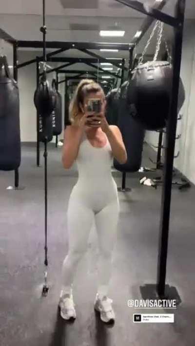 Showin off hard nip n body