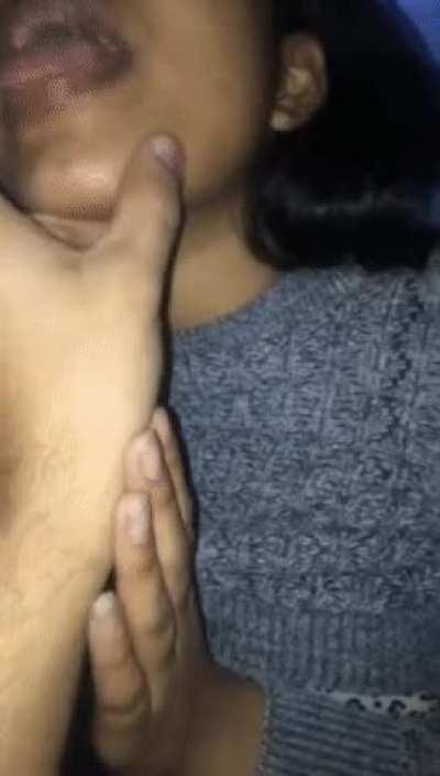 Horny indian girl fucked in a car by her boyfriend 💦😍🔥full video link in comment ⬇️