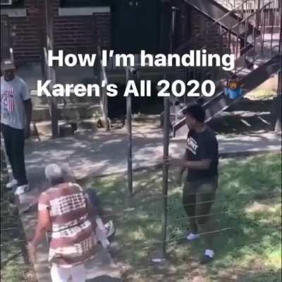 You don’t hit het.. let her hit her 😂