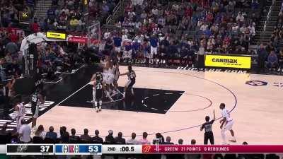 [Highlight] Noted Clippers 3-point specialist Russell Westbrook drains the triple against the Spurs to end the half.