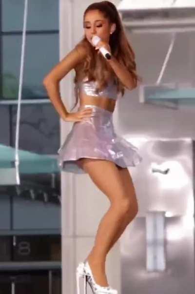 I don't know who made this video, but holy shit this is hot