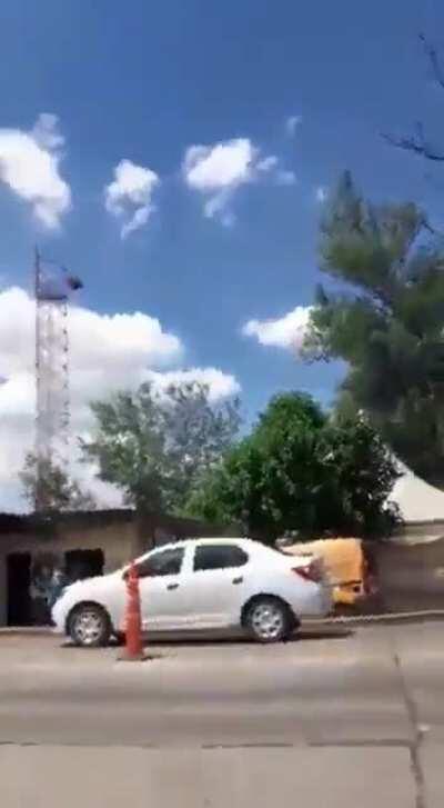 Las Termas: con su hija enferma en brazos, cruzó el límite a pie porque no les permitían ingresar