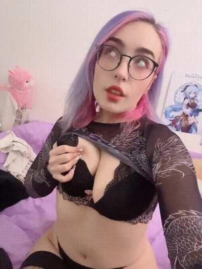 I'm small but i will put on a strap on and fuck you