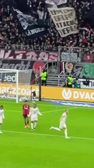 Harry Kane's Tor gegen Frankfurt war ganz schön krumm