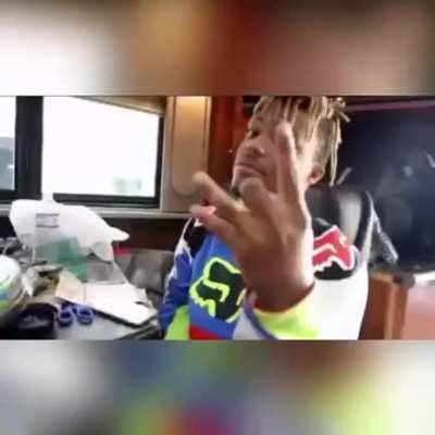 “They tell me if I take too many of these Percs, then I’m gon' die” 😖