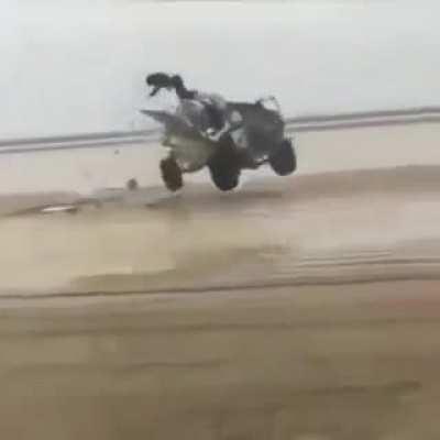 To drift on the beach
