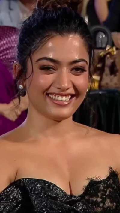 National Raand Rashmika Mandanna showing her Dusky Tits and Thighs in order to grab attention. Bistar garam karwaake waapas south me bhej di jaayegi saali kutiya
