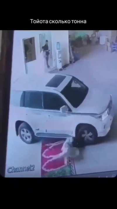 Dude survives after a car ran over his neck while sleeping