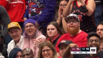 [Highlight] Scottie Barnes and Jarrett Allen fight for the loose ball