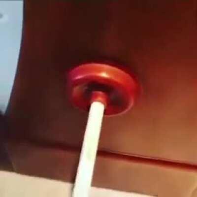 Cierra la puerta al salir.