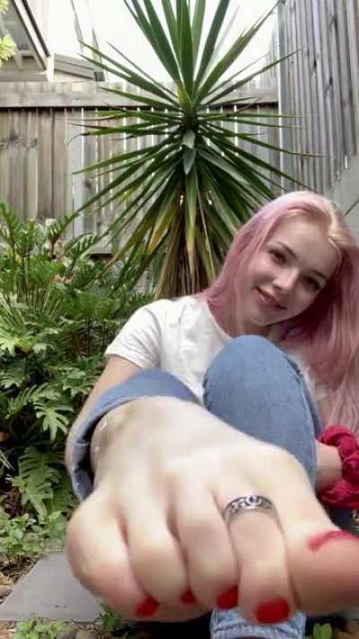 What’s cuter? My red toenail polish or my anklet?