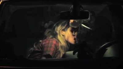 Paula Muñoz (Anita) & Helena Sanchis-Guarner lesbian kiss (Segment 