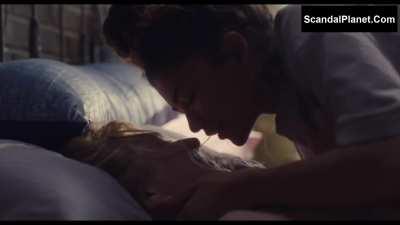 Zendata kissing a girl to wake up. WoW