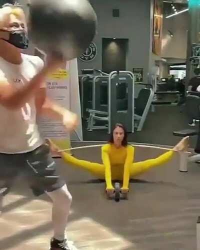 Разминка перед фистингом?