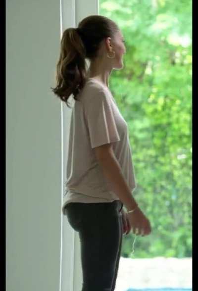 Minka Kelly Has An Amazing Ass