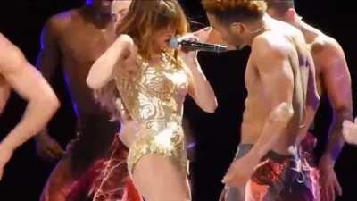 Selena is So Fucking Hot in Gold 🔥🔥🔥 The Perfect Body to Jerk Off