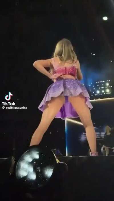 Need more of her in this outfit