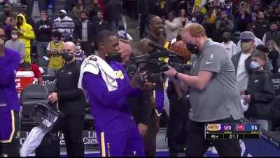 [Highlight] Rondo having fun with the camera on the sidelines.