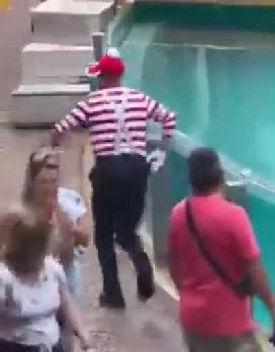 Quase matou o cara 😂😂😂