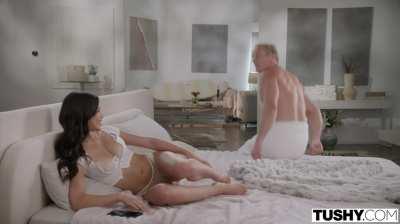 Stunning Hot Scarlett Alexis in New Extreme