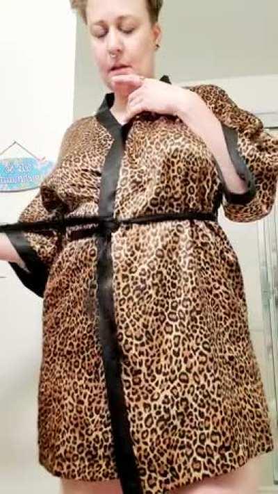 Want the full video of this 33f milf? Watch my Irish ass clap 😘 OF link below 👇👇 I love eager men 💦