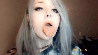 drooly moaning ahegao 🥵 I think it would look better painted with cum