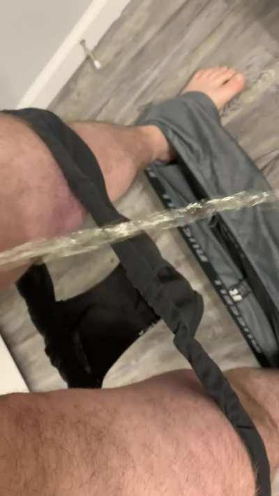 29 [m4f] uncut piss play