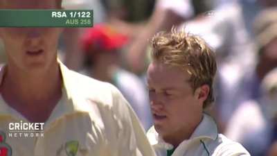 AB Devilliers gets flatlined by Brett Lee