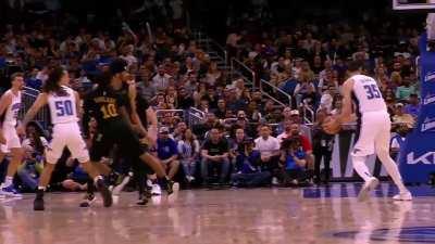 [Highlight] Goga Bitadze's fake pass fools the Cavaliers