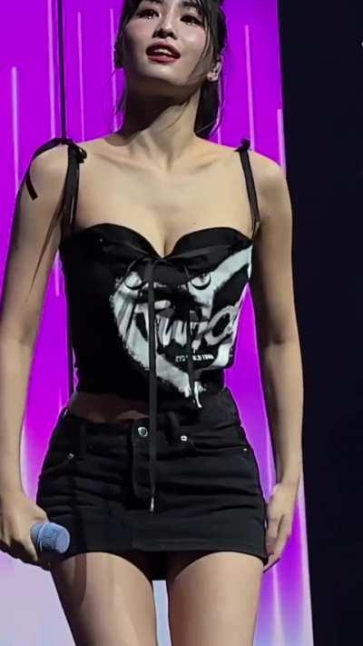 TWICE - Momo & Nayeon