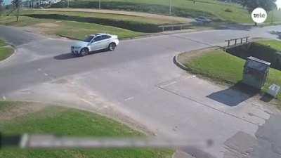 [Uruguay] Two thieves on a motorcycle intercepted by the police