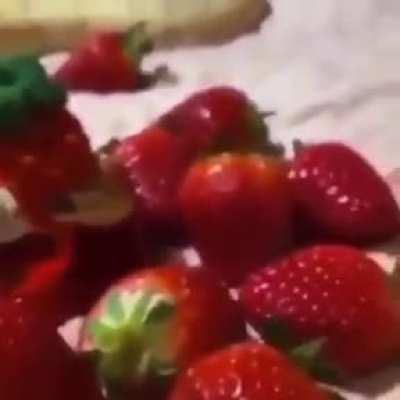 Strawberry snek