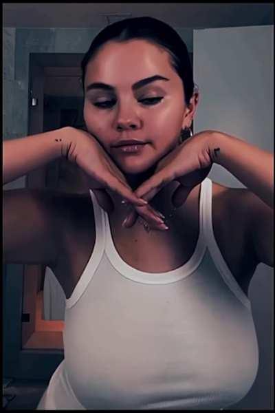 Selena Gomez tits are grade A