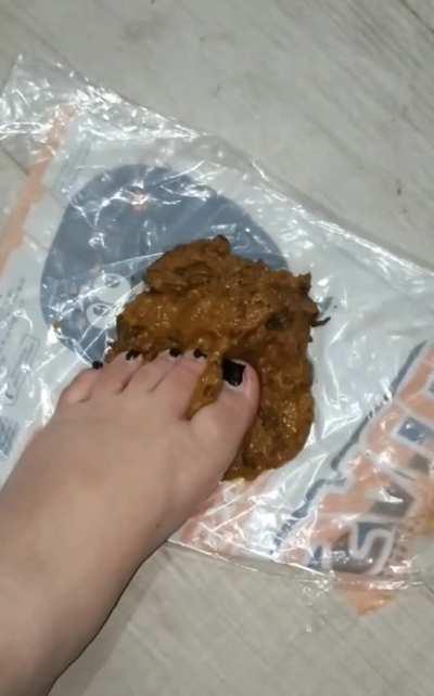 Would you like to help me clean my toes? With your tongue 🥺🤤 F20