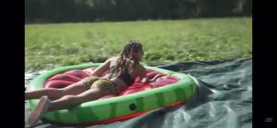 Hailies ass in new video