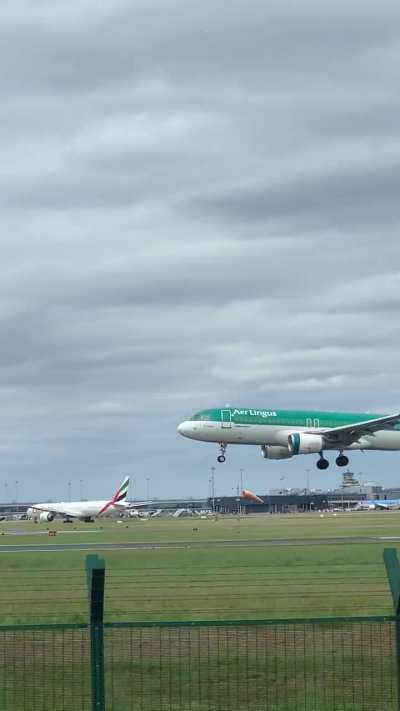 Aer Lingus A320 arriving into Dublin Airport