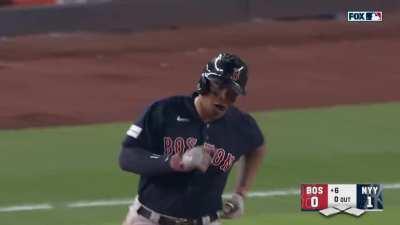 [Highlight] Raffy Devers respond to the boos at Yankee Stadium with a game-tying homer to center field