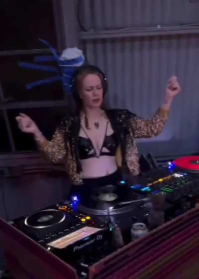 Jiggles slowed and zoomed :)