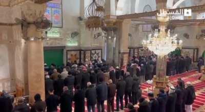 Palestinians performing Janazah prayer in masjid el aksa. For the Deceased people in Turkey after the Earthquakes. They have also started collecting spare blankets to be send to turkey 🇵🇸🇹🇷.