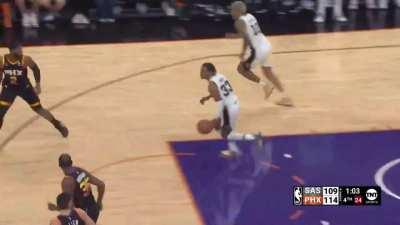 [Highlight] Durant shakes Keldon, dunks (w/ replay)