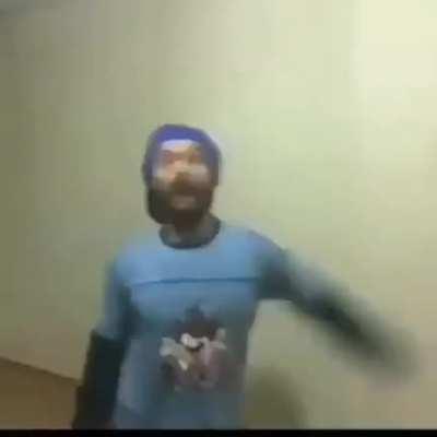 Aykut Elmasın millattan önce çekildiği iddia edilen vine videosu (Renklendirilmiş)