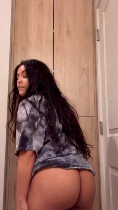 let me show you what’s under my shirt 🥰