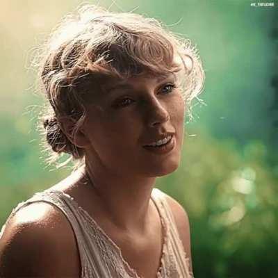 God, I'm getting turned on just by her eyes and how she moves her lips.