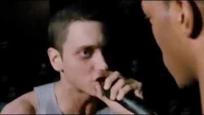 No te voy a mentir se le ve bien fresco al pana eminem🥵😳