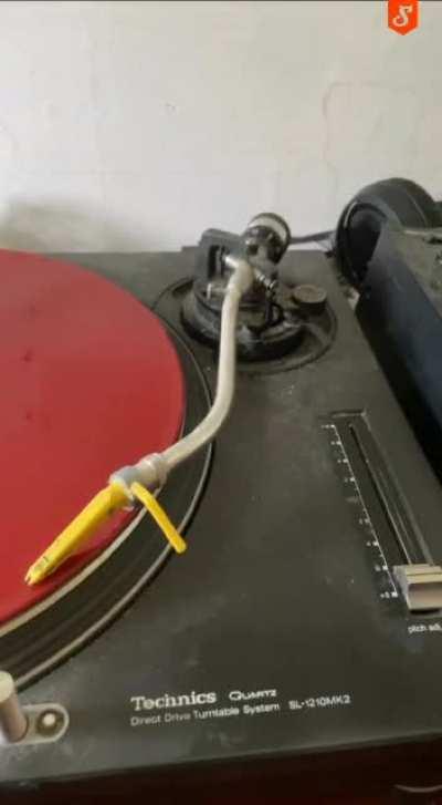 The guy who bit his lips on a festival is back with another video.