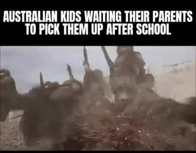 Автралийские дети ждут, когда родители заберут их из школы