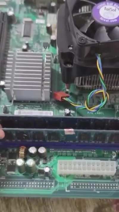 I provide PC assembly services. If you have any questions, please contact me.